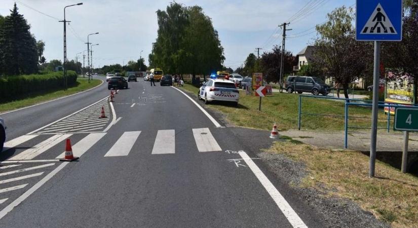 Gyalogost gázoltak a zebrán, a szélvédőre csapódott a sértett
