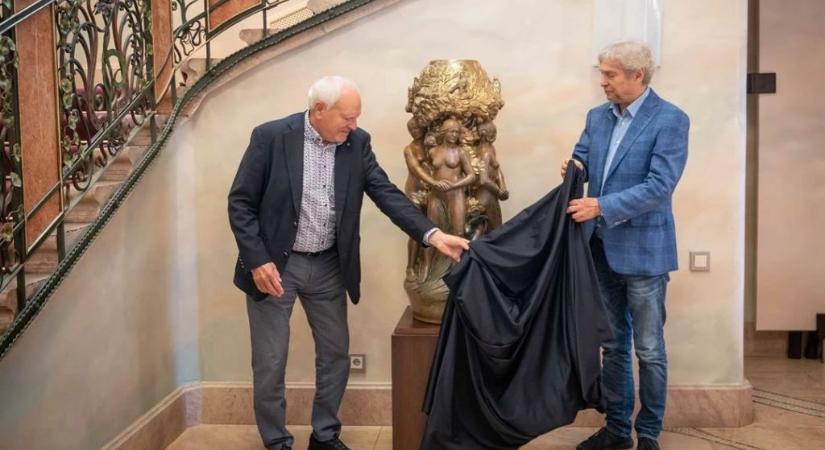 120 év után újra látható a 100 kilós Zsolnay óriásváza