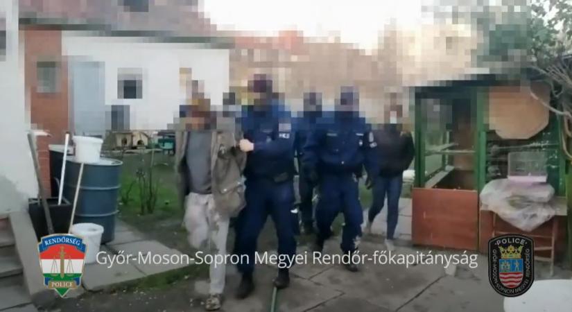 A kerten át próbált menekülni a rendőrök elől a többszörösen körözött férfi - videó