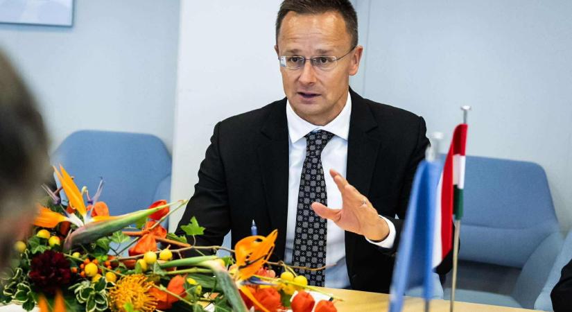 A magyar gazdaság sikerágazatainak képviselő kísérték el Szijjártó Pétert tokiói útjára