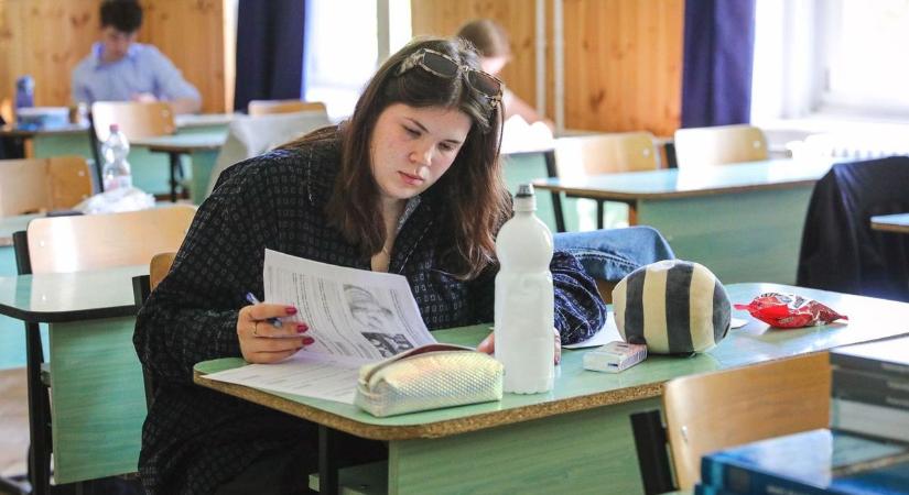 Jobban tudnak a diákok angolul, mint magyarul - Az irodalmi teszt húzta le az érettségi pontokat