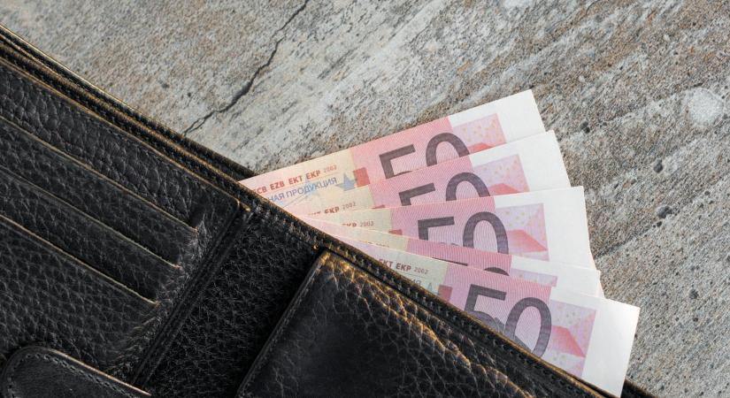 KSH: a bruttó átlagkereset 693 700 forint volt, 9,0 százalékkal meghaladta az egy évvel korábbit