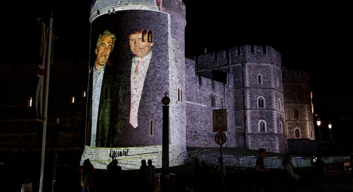 Kellemetlen meglepetés fogadta Londonban Trumpot, Epsteinnel trollkodtak a tüntetők