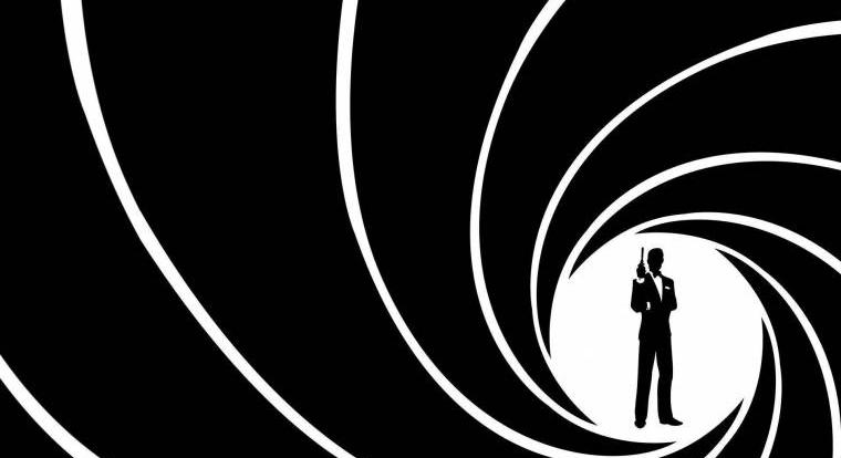 Az új James Bond írója megosztott néhány kulisszatitkot a készülő filmről