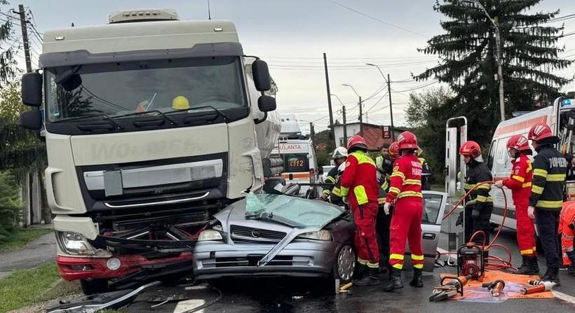 Szörnyű baleset: Hárman haltak meg, amikor az autó nekicsapódott egy tartálykocsinak