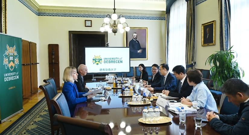 Kettős diplomát adó agrárképzésekről egyeztetett a Debreceni Egyetem és egy kínai intézmény