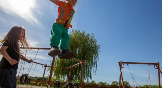 Ellenőrizték a játszótereken található játszótéri eszközöket