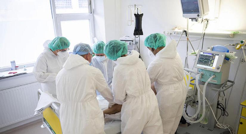 Több tízmilliós ígéretet tett a kórházi dolgozóknak a kormány