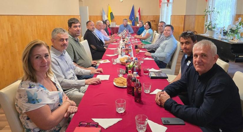 Közös gondolkodással erősödik Dél-Fejér: polgármesteri találkozó Sárszentágotán!