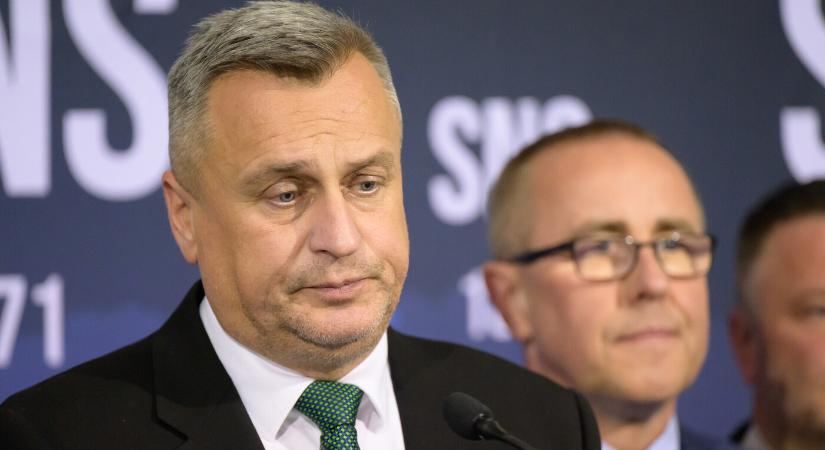 Danko sajnálja, hogy tüntetnek a rendőrök a parlamentnél