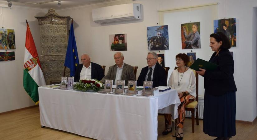Irodalmi kilátó a beregszászi konzulátuson - „Vigaszunk, hogy a vers mindig megmarad”