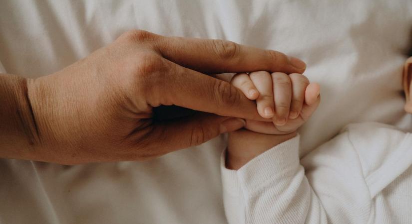 Mentősök a helyszínen segítették világra a koraszülött babát