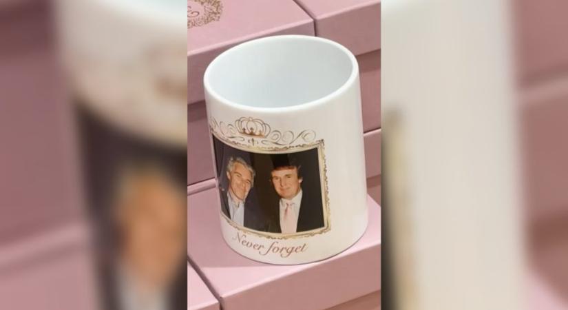 Trump és Epstein közös fotójával díszített bögrék kerültek a brit királyi család kastélyának szuvenírboltjába