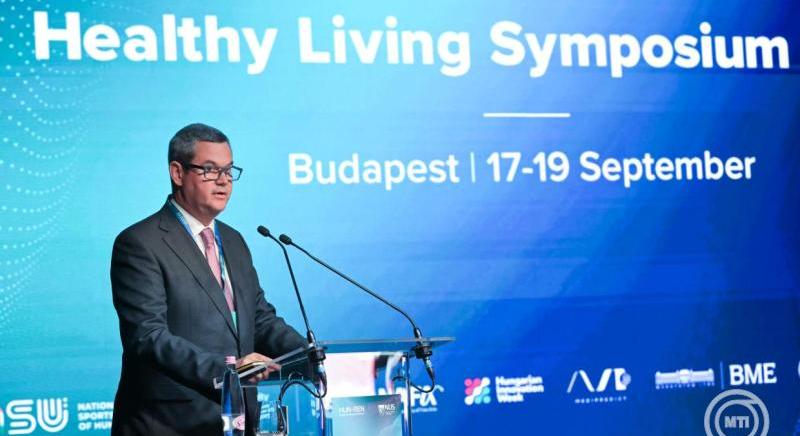 Takács: A kormány célja, hogy egészségben és jólétben menjen végbe az idősödés