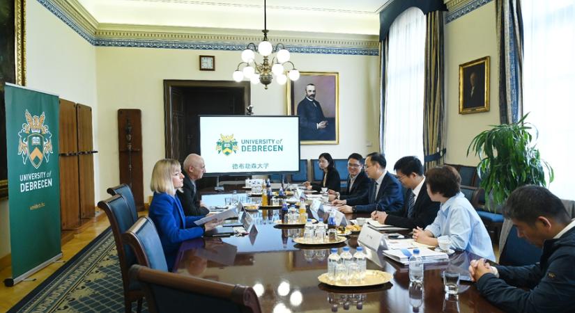Kettős diplomát adó agrárképzésekről egyeztettek a Debreceni Egyetemen