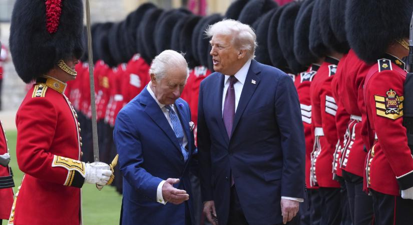 Bezavart az eső: Donald Trumpot katonai díszpompával fogadta III. Károly brit uralkodó