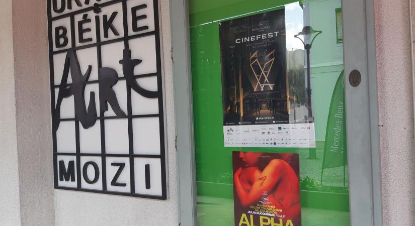 Milyen az, amikor konteóhívők hiszik űrlénynek Emma Stone-t?