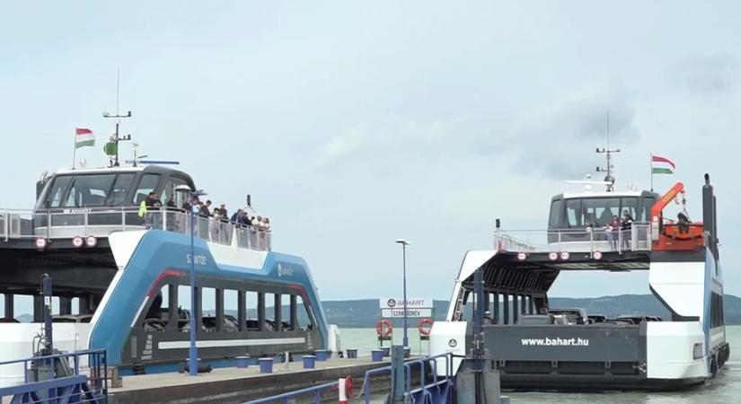 Kétmillióan utaztak idén komppal és menetrend szerinti hajóval a Balatonon  videó