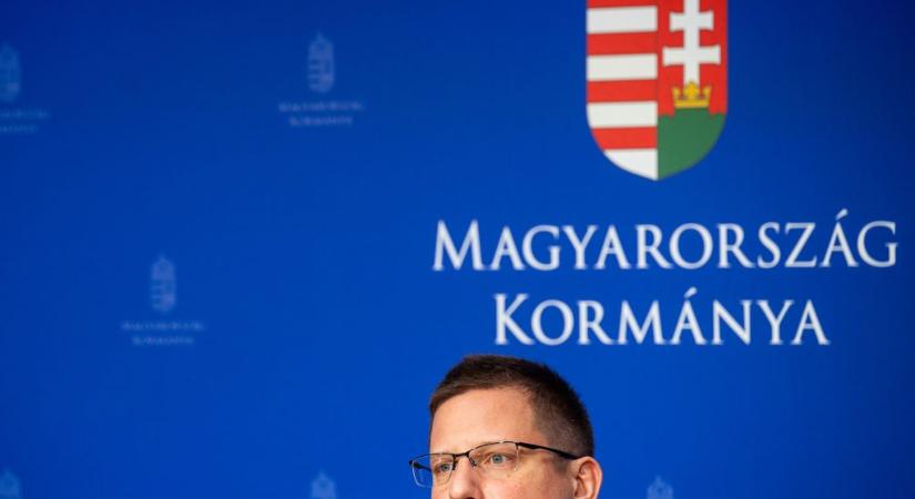 Kormányinfó: Gulyás Gergely bejelentette, 1,6 százalékos emelés jár a nyugdíjasoknak visszamenőleg