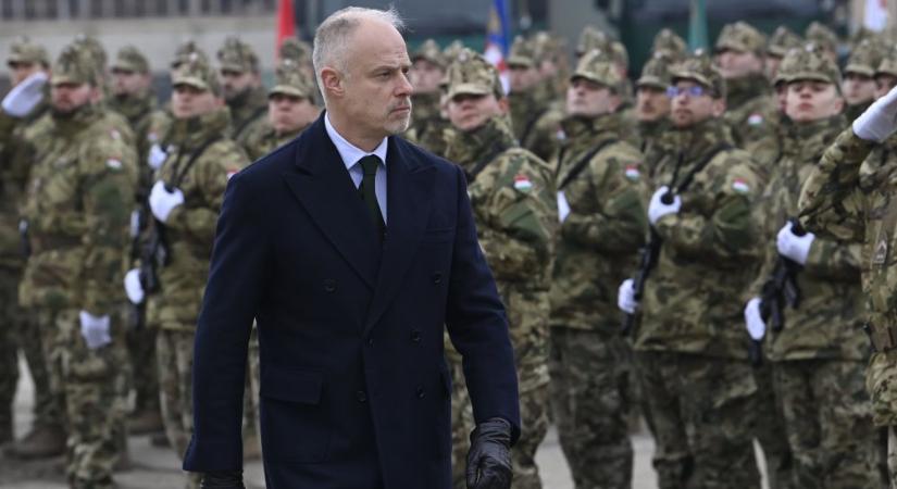 Saját fegyverével, meglőtte saját magát Szalay-Bobrovniczky Kristóf egyik testőre
