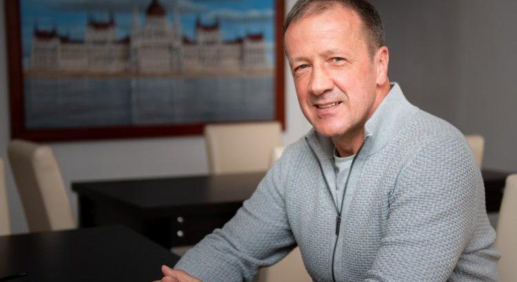 „Nem színésznek szerződtem” – Tiba a háttérbe helyezéséről