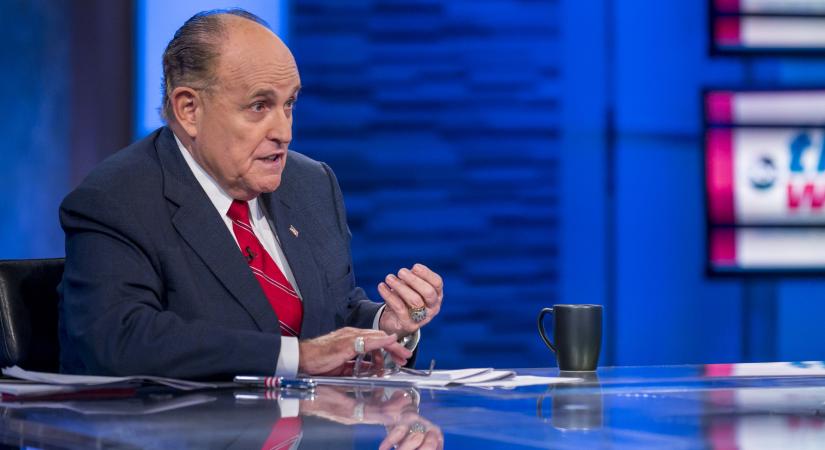 1,36 millió dollárt kell fizetnie Trump szövetségesének