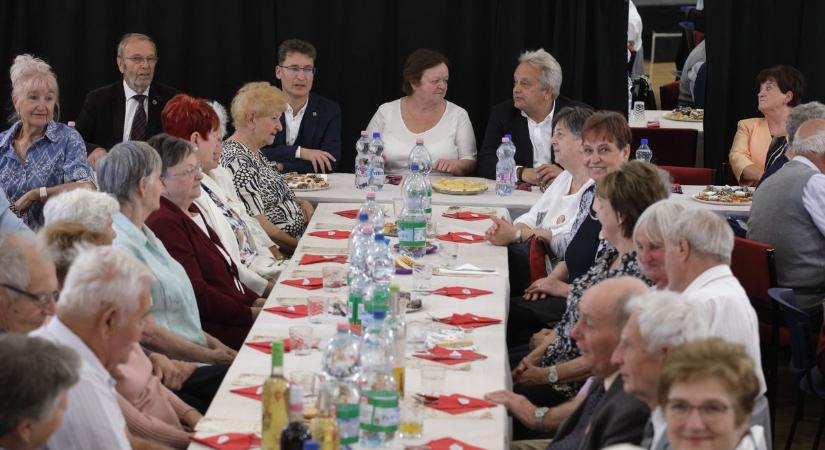 Félszáz év: így ünnepelt az Öreghegyi Nyugdíjas Klub