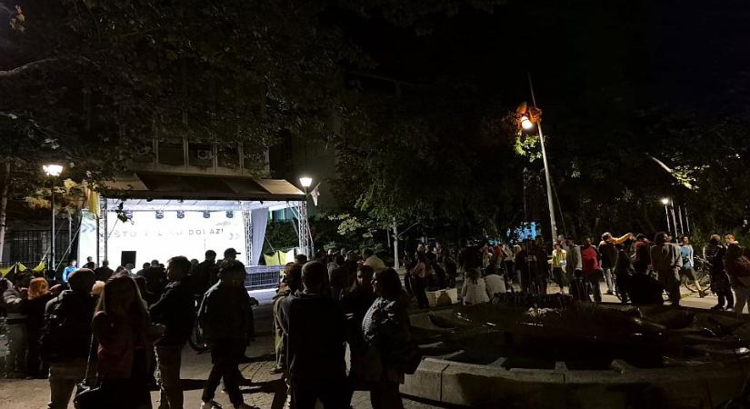 Bogdan Jovičić éhségsztrájkoló diákért tüntetnek az újvidéki egyetemi kampuszban