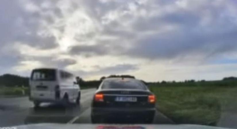 Körözött autóval furikáztak, a rendőrség sem hitte el