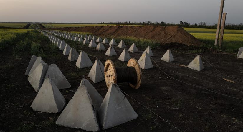 Észtország 40 kilométer harckocsiárkot ás az orosz határra