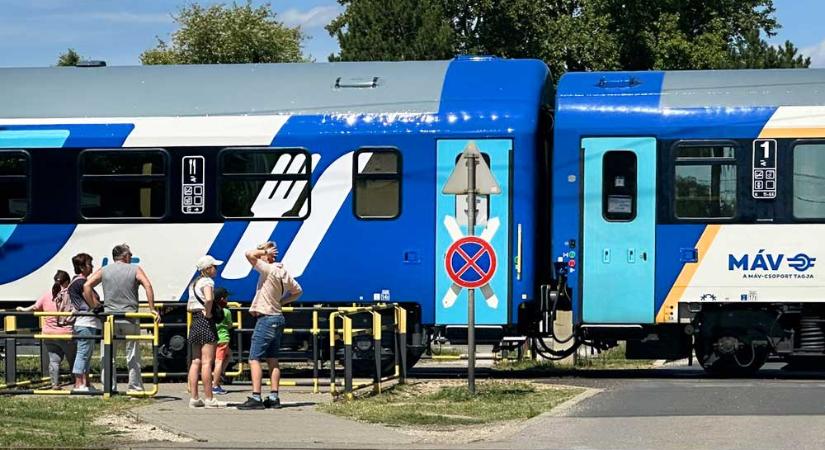 Elgázolt a vonat egy embert Zuglóban, a Füredi utcai átjáróban, terelt útvonalon járnak a szerelvények