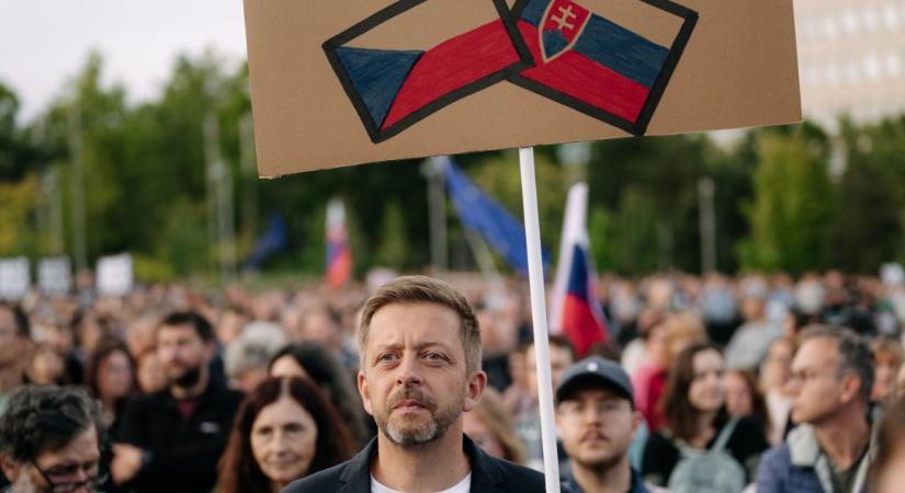 A cseh belügyminiszter pozsonyi látogatása jelzi: ennél már csak szorosabb lesz a cseh-ukrán harapófogó