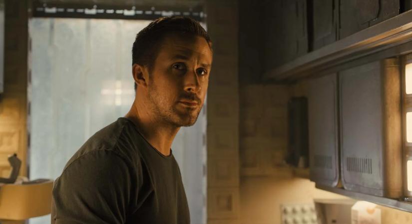 Star Wars: Starfighter – Ryan Gosling a tengeren pózol a film werkfotóján