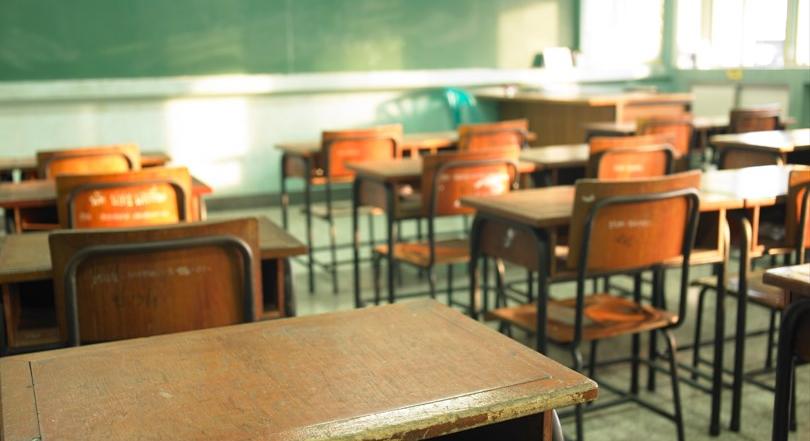 Még az igazgató is felállt - tizenketten, köztük hat nyugdíjas pedagógus távozott egy orosházi iskolából