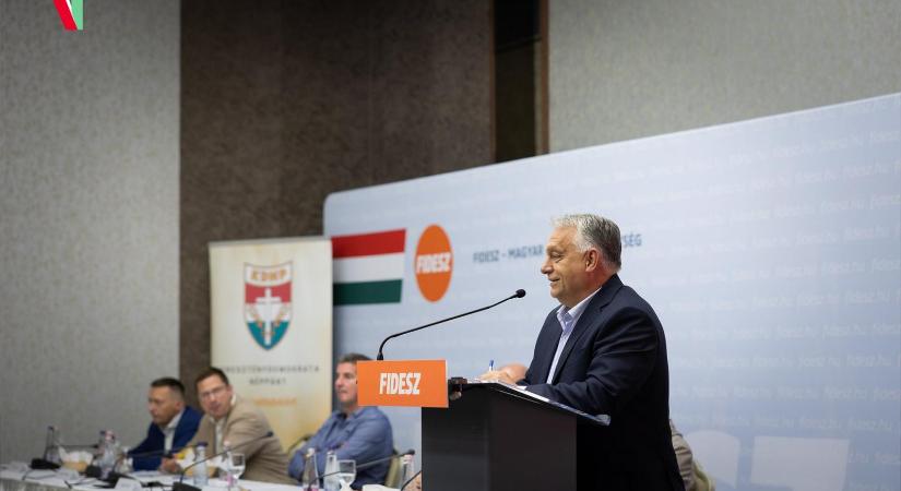 Minden, a teremben ülő képviselő munkájára szükség lesz a brüsszeli terv megakadályozásához – üzente Orbán Viktor a kihelyezett frakcióülésen