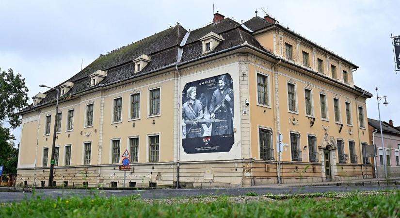 Horror a négyzeten - így néznek ki Eger elhagyatott iskolaépületei  fotók