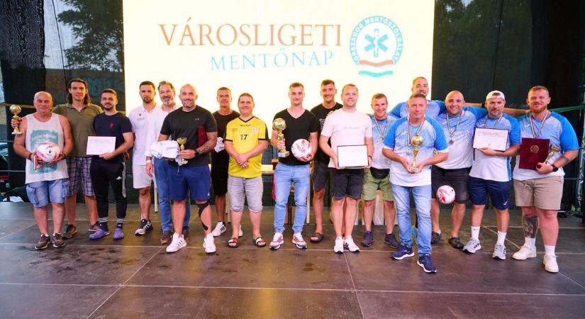 Villogtak a pályán a kaposvári mentősök