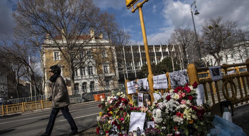 A budapesti orosz nagykövetség szerint valójában a Navalnij-emlékhely felállítói rombolták le az emlékművet