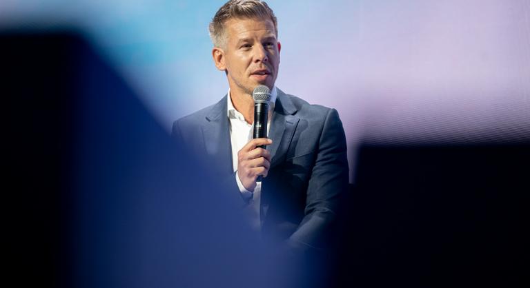 Jóval kevesebbet költ a TV2 reklámokra, mint amennyit Magyar Péter állít
