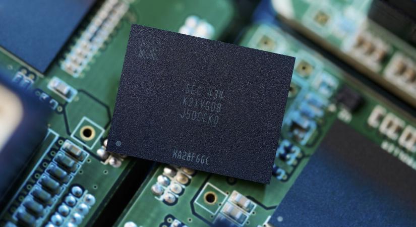 Teljesítményproblémák miatt csúszhat a Samsung 9. generációs QLC NAND Flash chipjeinek sorozatgyártása