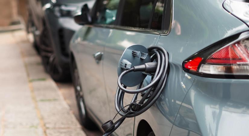 Meglepetés, nem szereti az elektromos autót a magyar