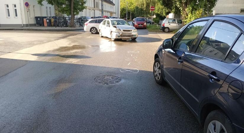 Nagyerejű ütközés: elmulasztotta az elsőbbséget (fotókkal)