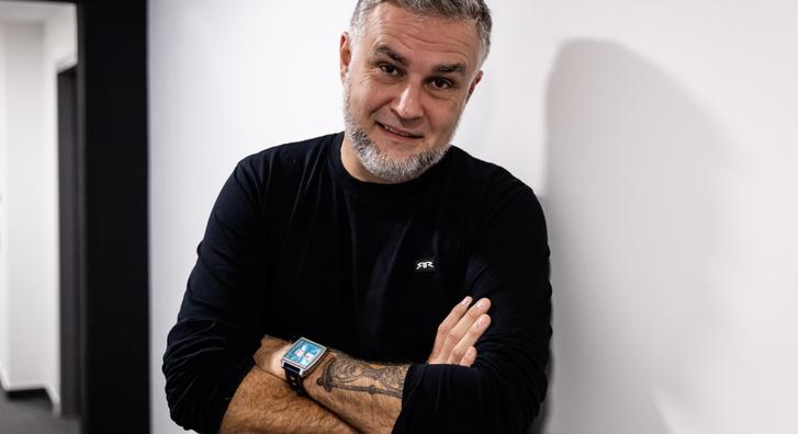 Vályi István: Marha nagy mázlim van, hogy azzal keresem a kenyérre valót, amit szeretek csinálni
