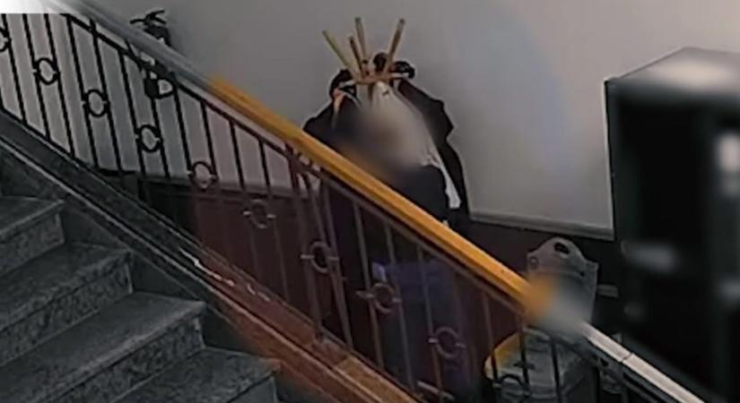 Még a bíróságon is lopott a 11-szer elítélt zsebes – videó