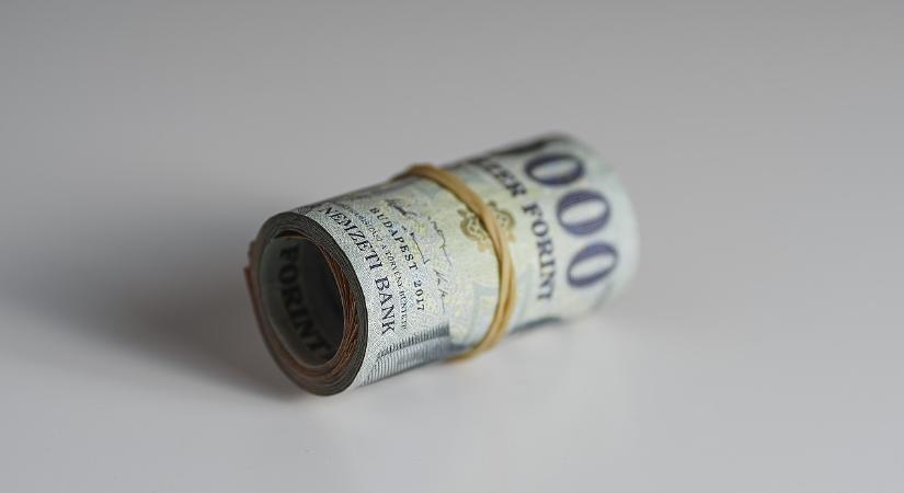 Online csalásból származó pénzt mosott tisztára az alföldi csapat, milliók fordultak meg a számláikon