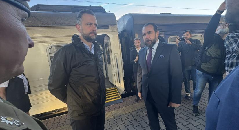 A védelmi miniszter által vezetett lengyel katonai küldöttség érkezett Kijevbe