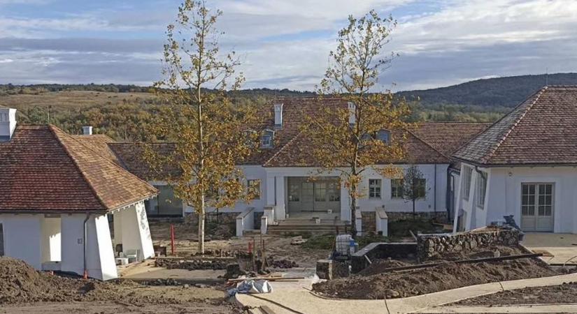 Még nem áll úgy, mint Hatvanpuszta, de szépül a balatonhenyei birtok is