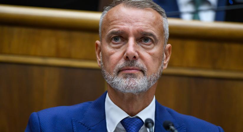 A konszolidáció miatt csökken a parlamenti képviselők fizetése