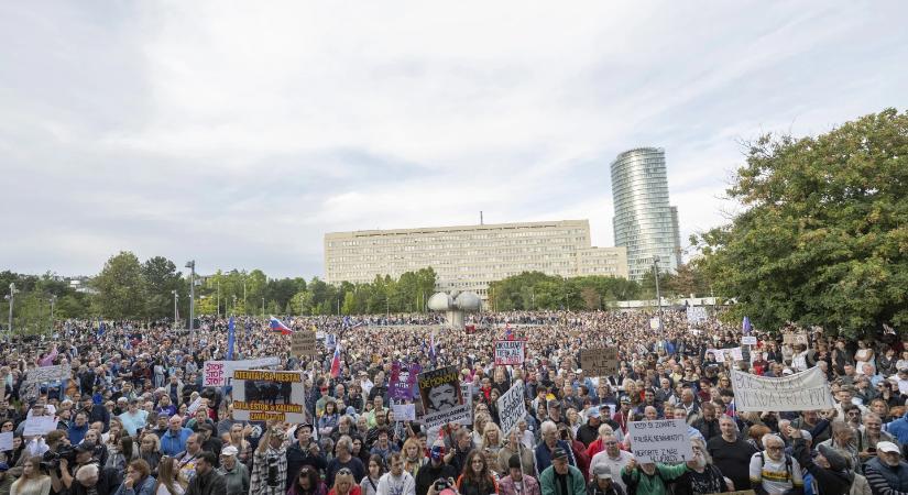 Megújultak a kormányellenes tüntetések Szlovákiában