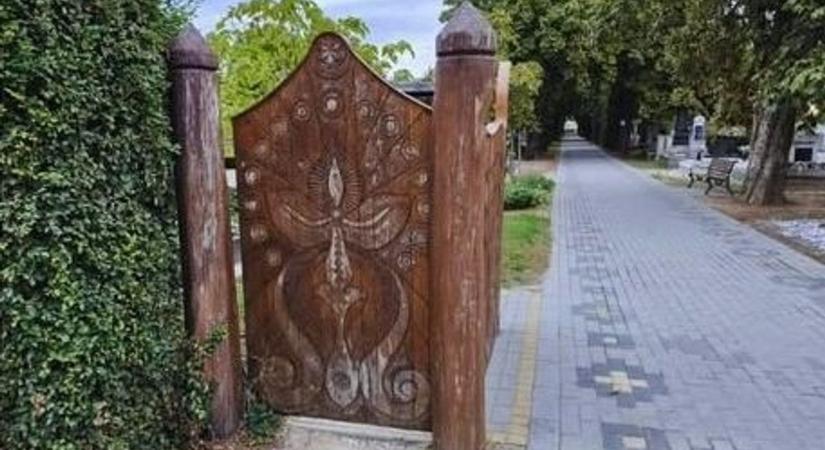 Megújulnak a temetőkapuk, a csend és emlékezés méltó őrzői